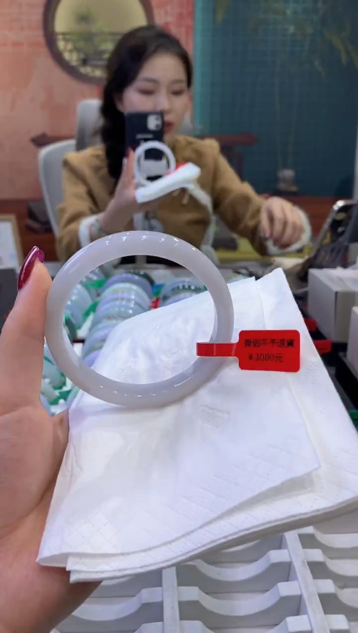 【闪购商品】翡翠手镯未镶嵌多人04036