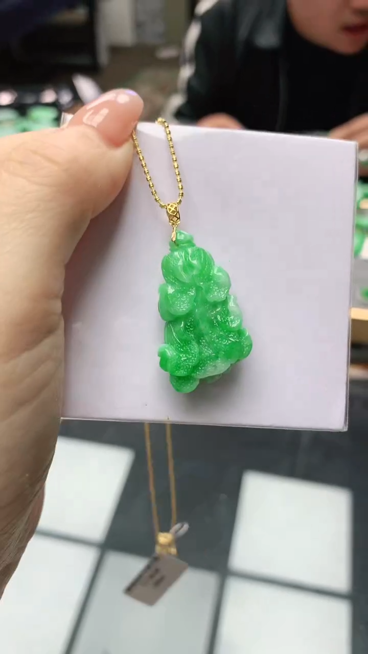 【闪购商品】翡翠颈饰18K金镶嵌赠礼盒证书 