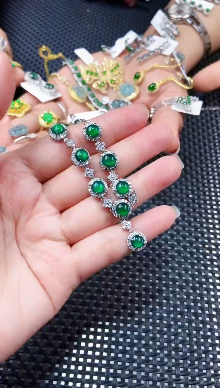 【闪购商品】翡翠颈饰未镶嵌111111111