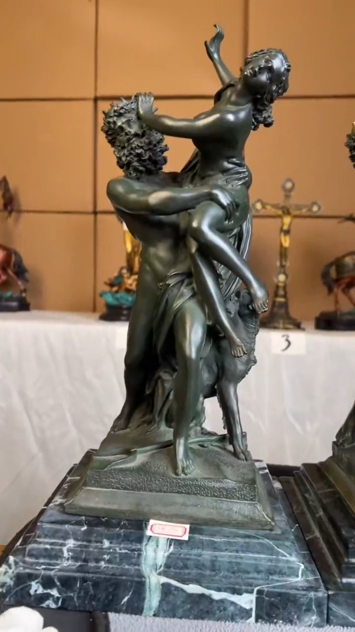 精铜材质精美雕塑