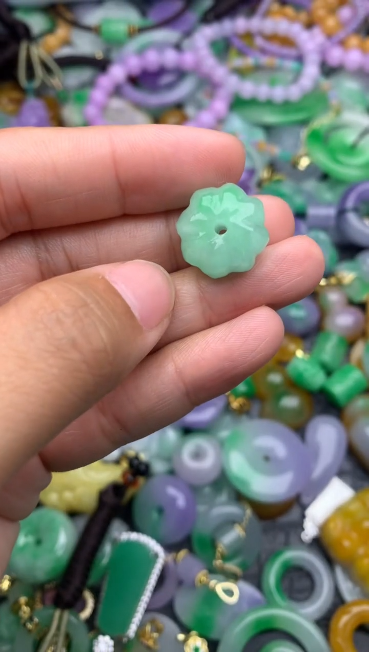 颈饰未镶嵌翡翠缅甸翡翠吊坠