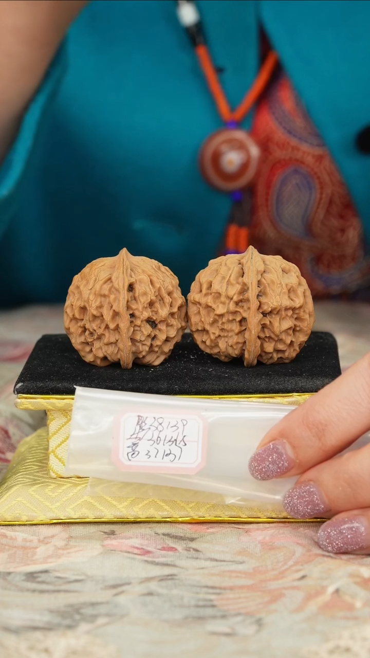 【闪购商品】文玩核桃把件非嫁接元宝