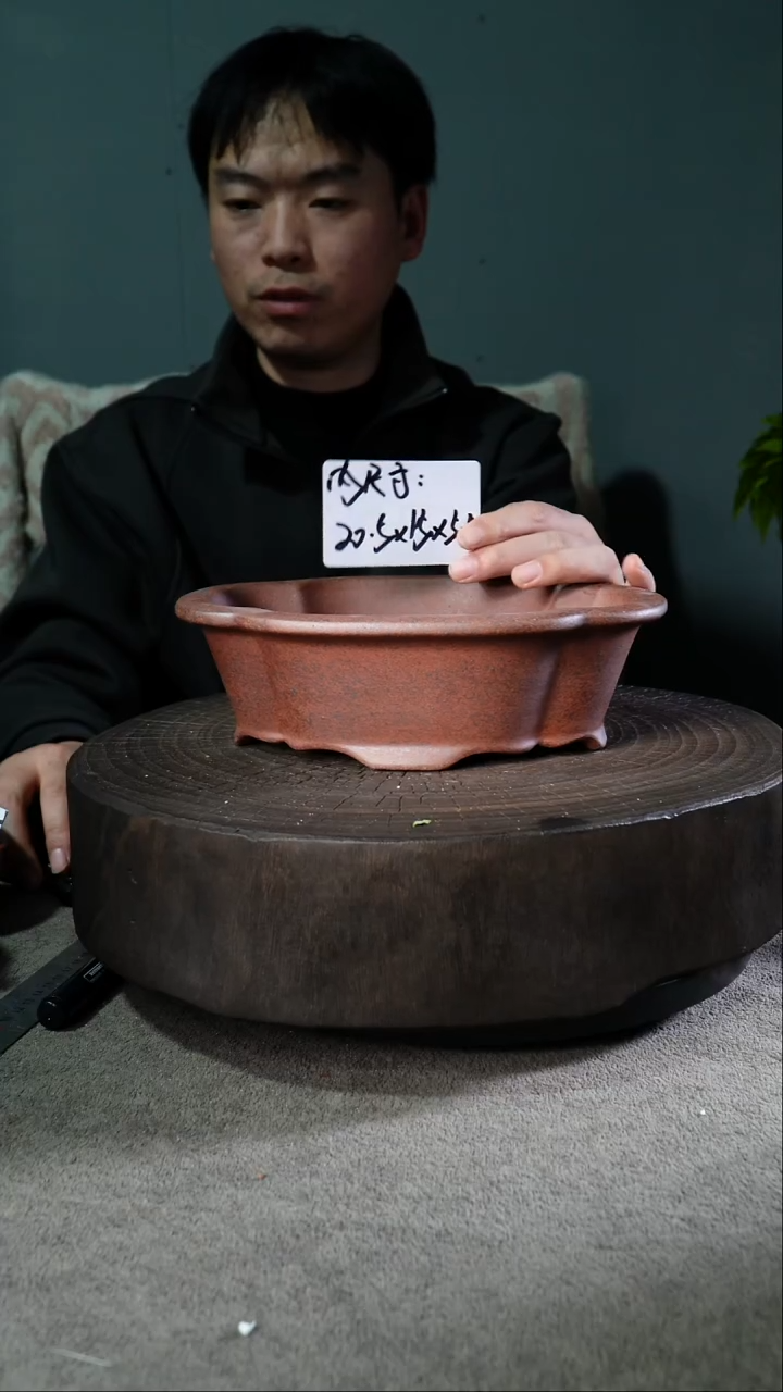 A宜兴紫砂小花盆