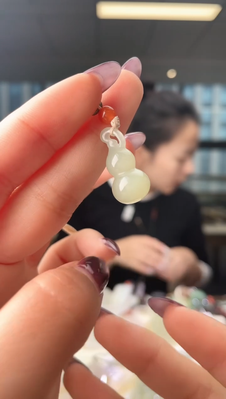 颈饰未镶嵌和田玉葫芦 