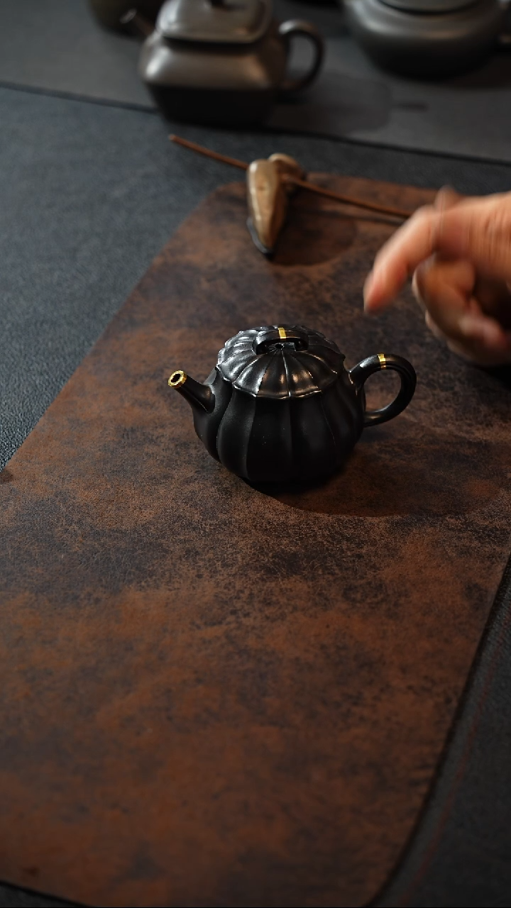 【闪购商品】紫砂茶壶王福平 焐灰 包金