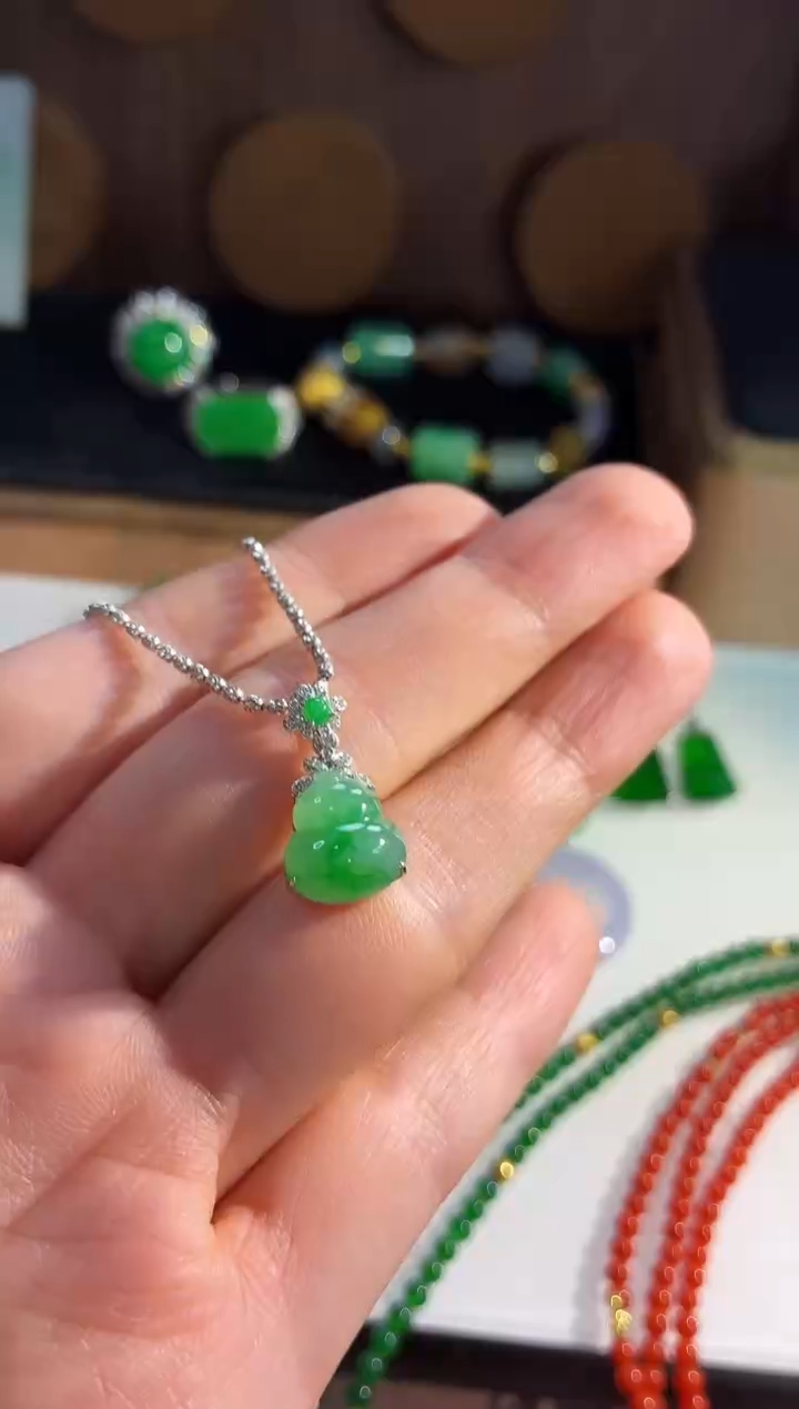 吊坠(不含链)18K金镶嵌翡翠吊坠