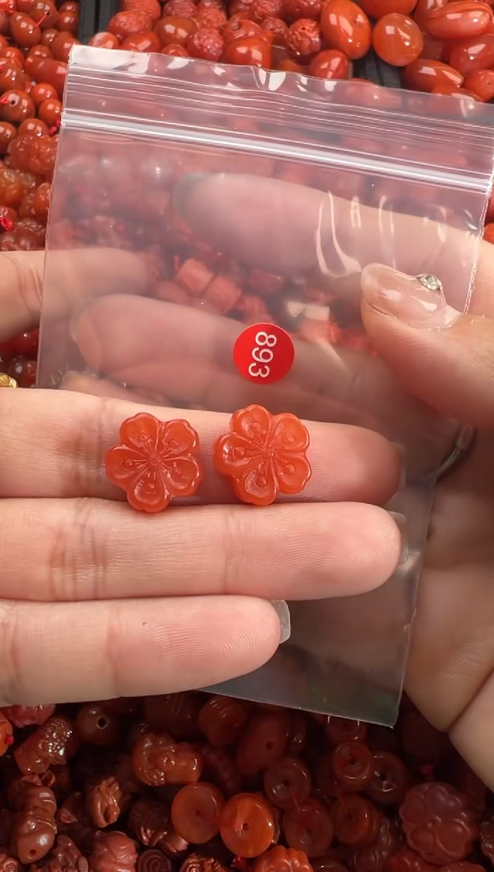 南红玛瑙未镶嵌颈饰1