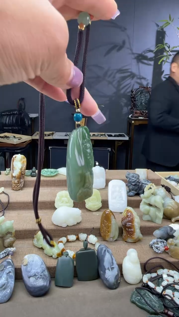 颈饰未镶嵌和田玉1