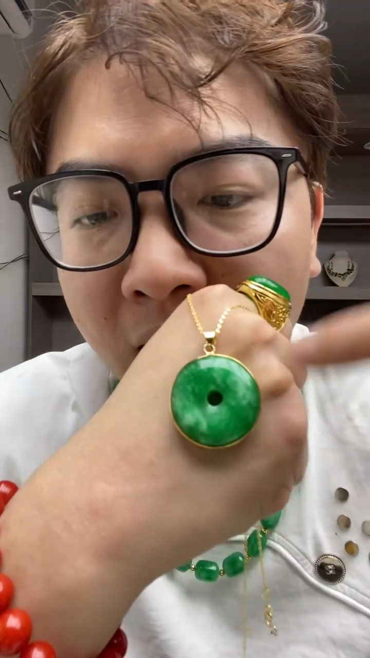 翡翠未镶嵌吊坠(赠链)30mm平安扣