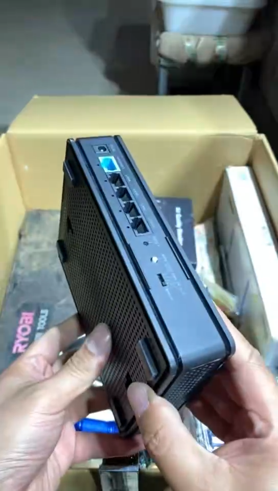 8新中古商品，瑕疵品，不保好坏。719