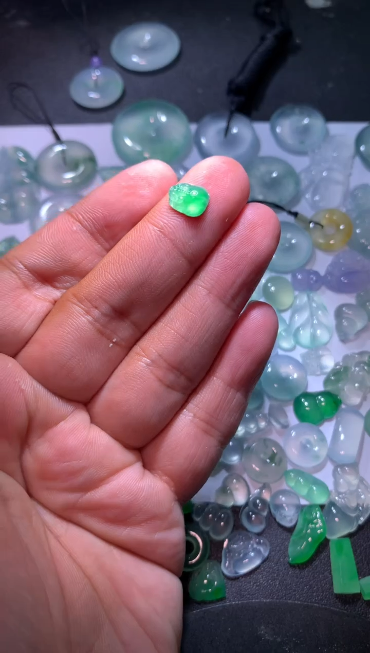 【闪购商品】翡翠颈饰未镶嵌貔貅