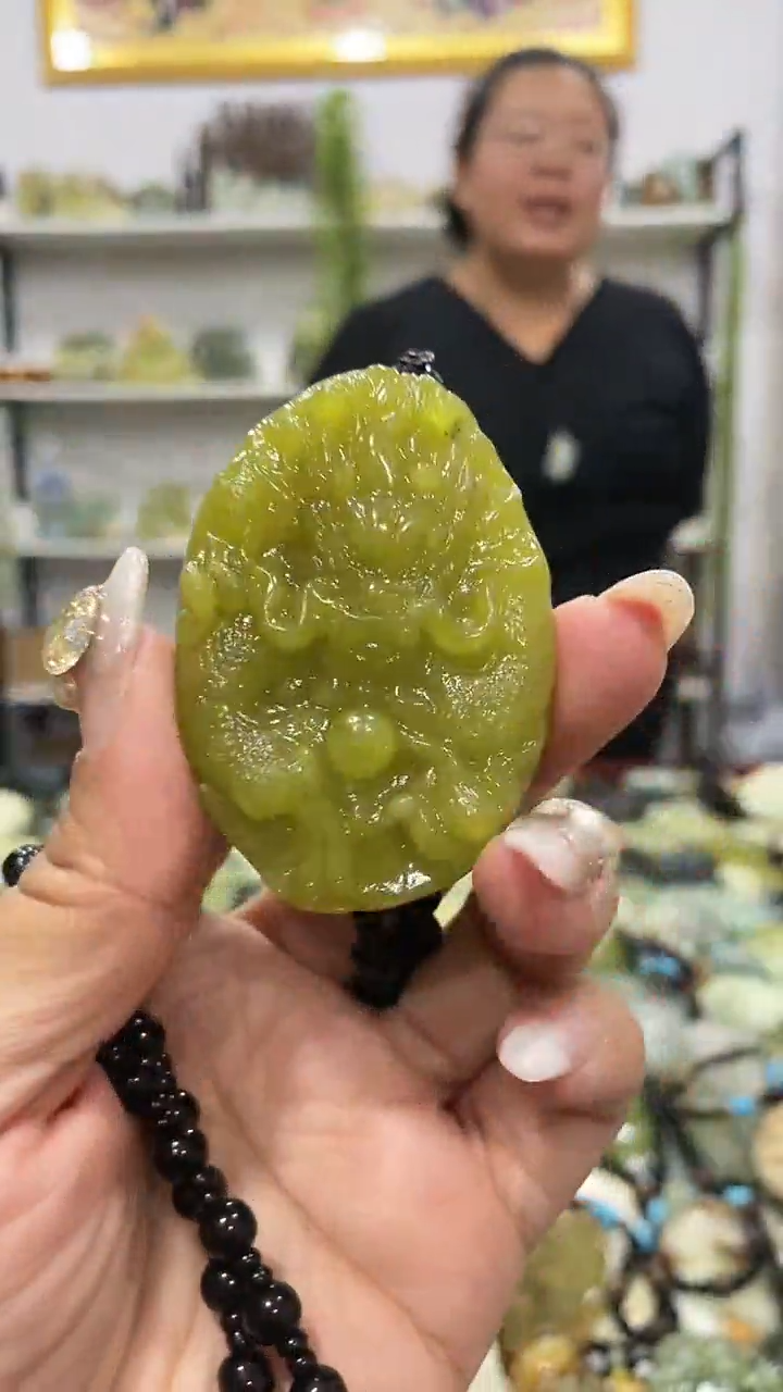 岫玉未镶嵌吊坠         