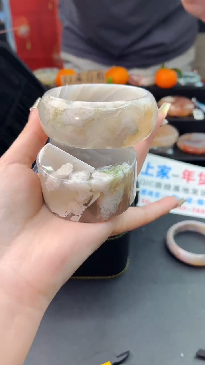 【闪购商品】石英质玉手镯未镶嵌赠送镯心（59圈口）