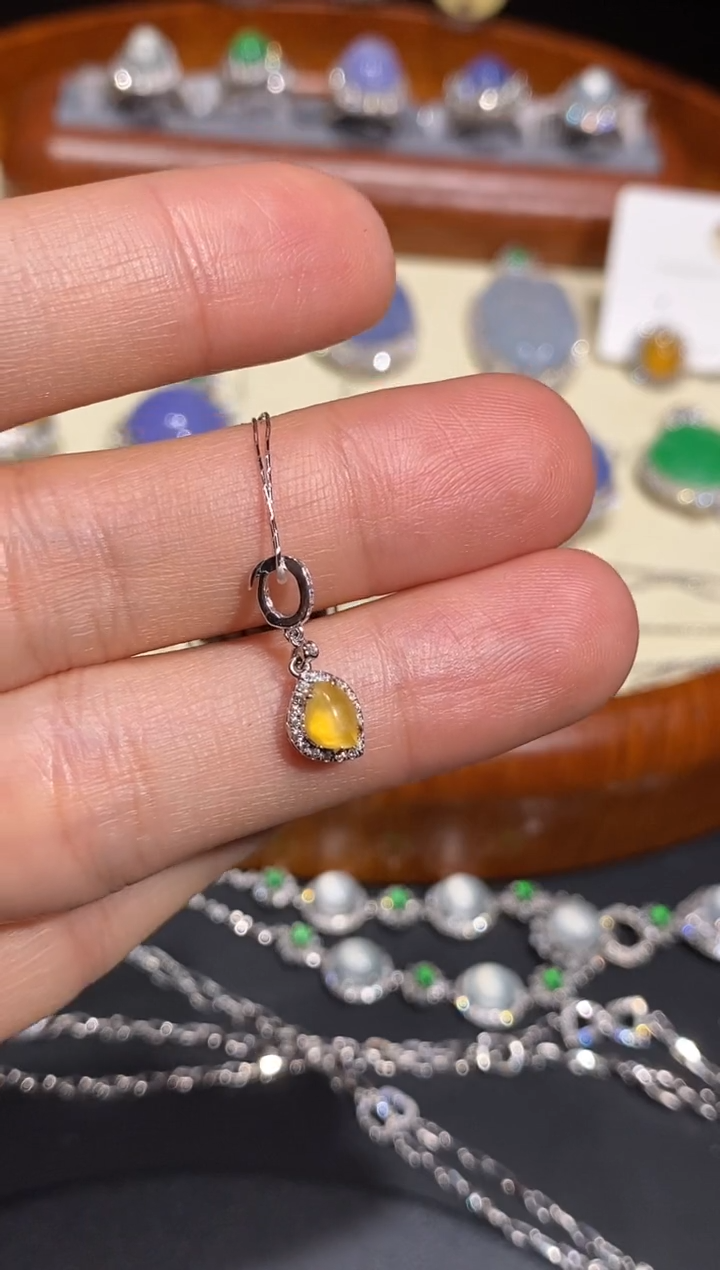 【闪购商品】翡翠吊坠(不含链)18K金镶嵌吊坠