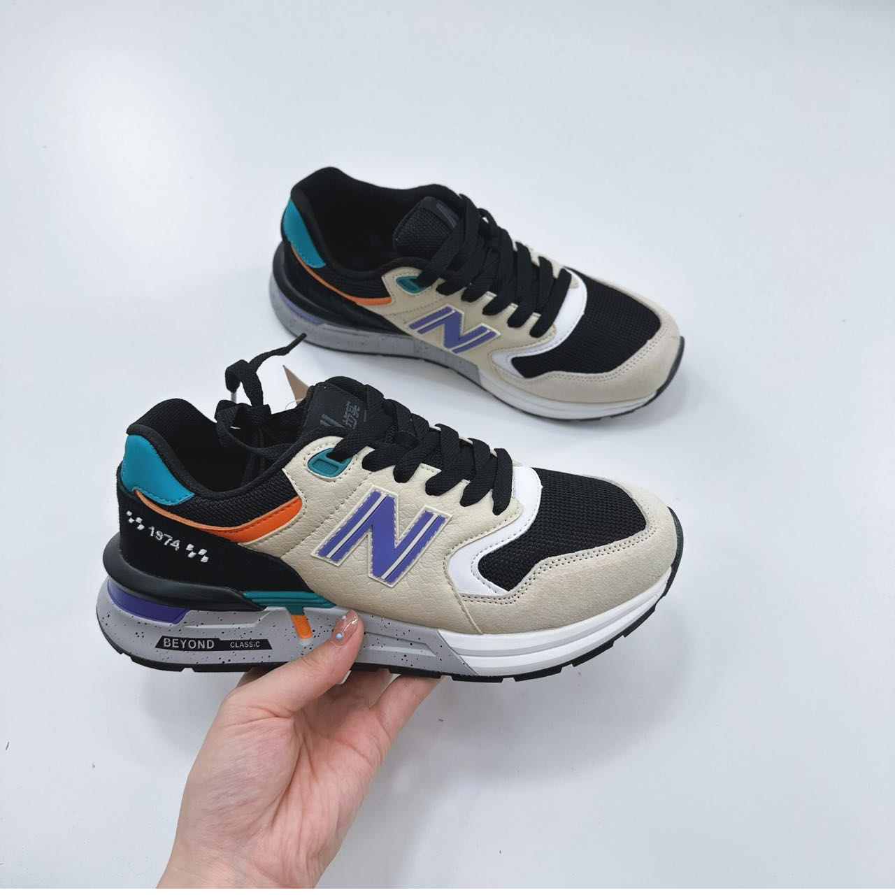 80011高端专享四季款舒适运动鞋黑/浅米（成人运动鞋）