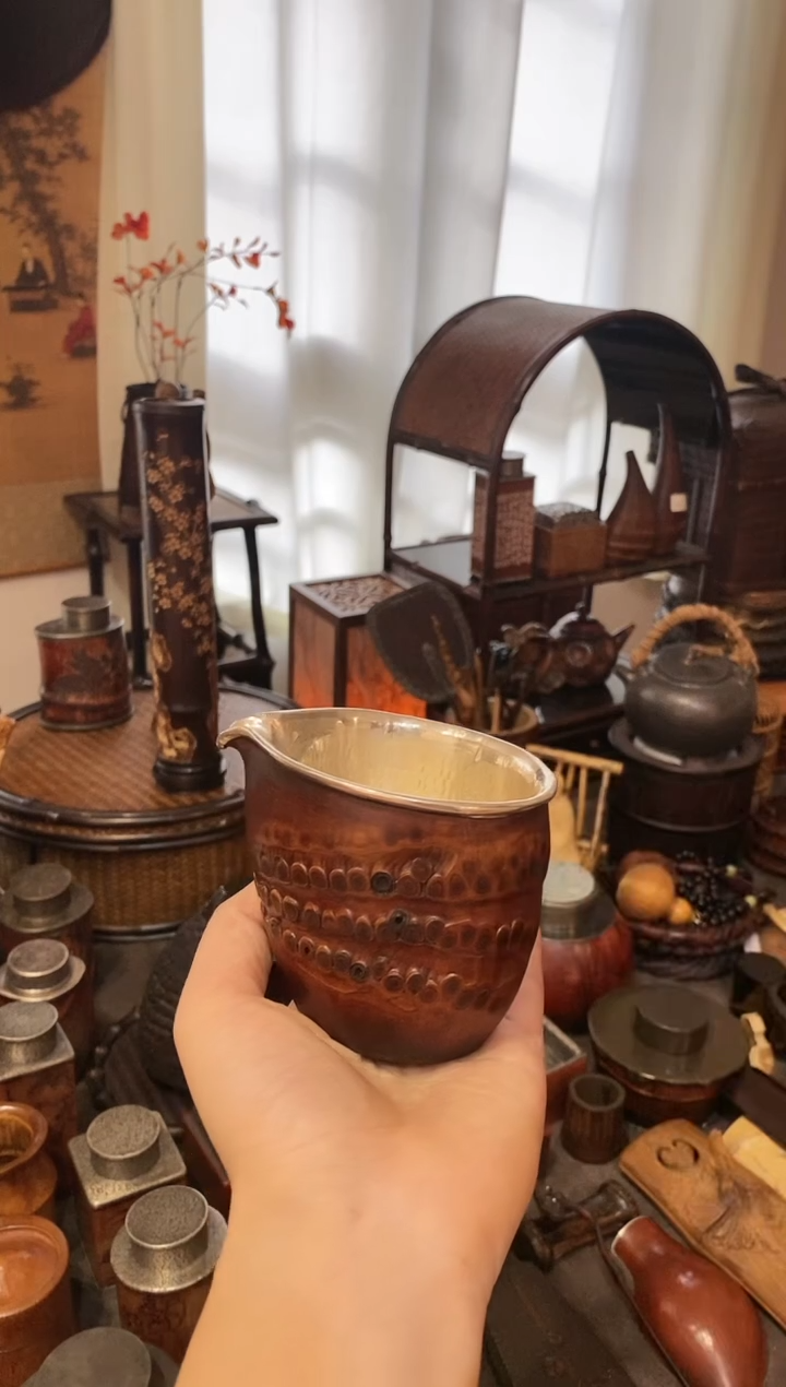 道**下竹根包银精品公道杯