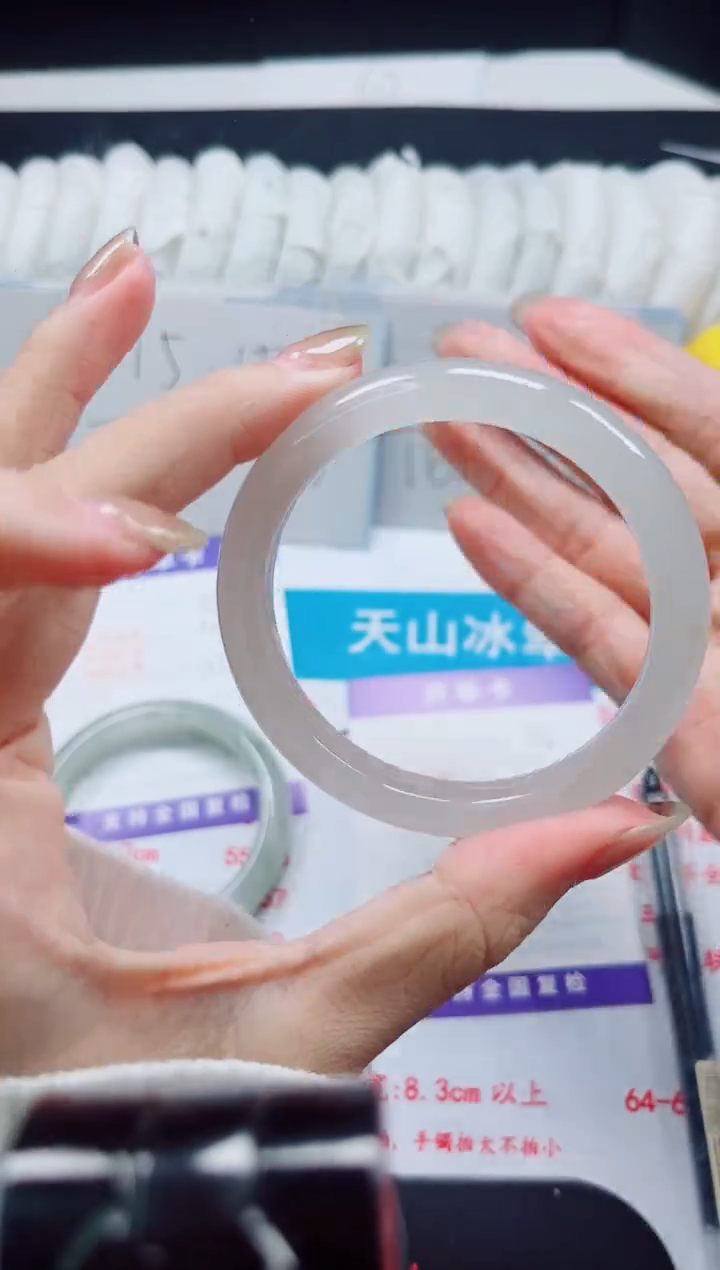 【闪购商品】石英质玉手镯未镶嵌536