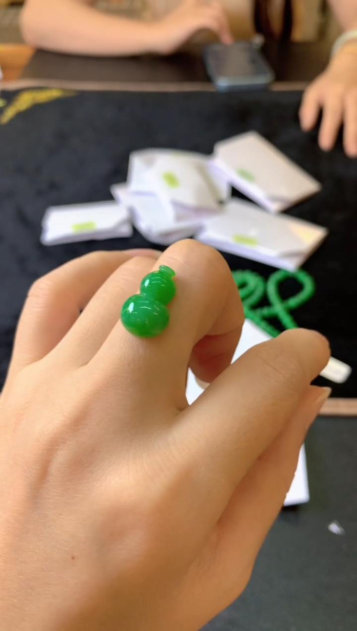 定制翡翠未镶嵌1裸玉（客户意向镶嵌）