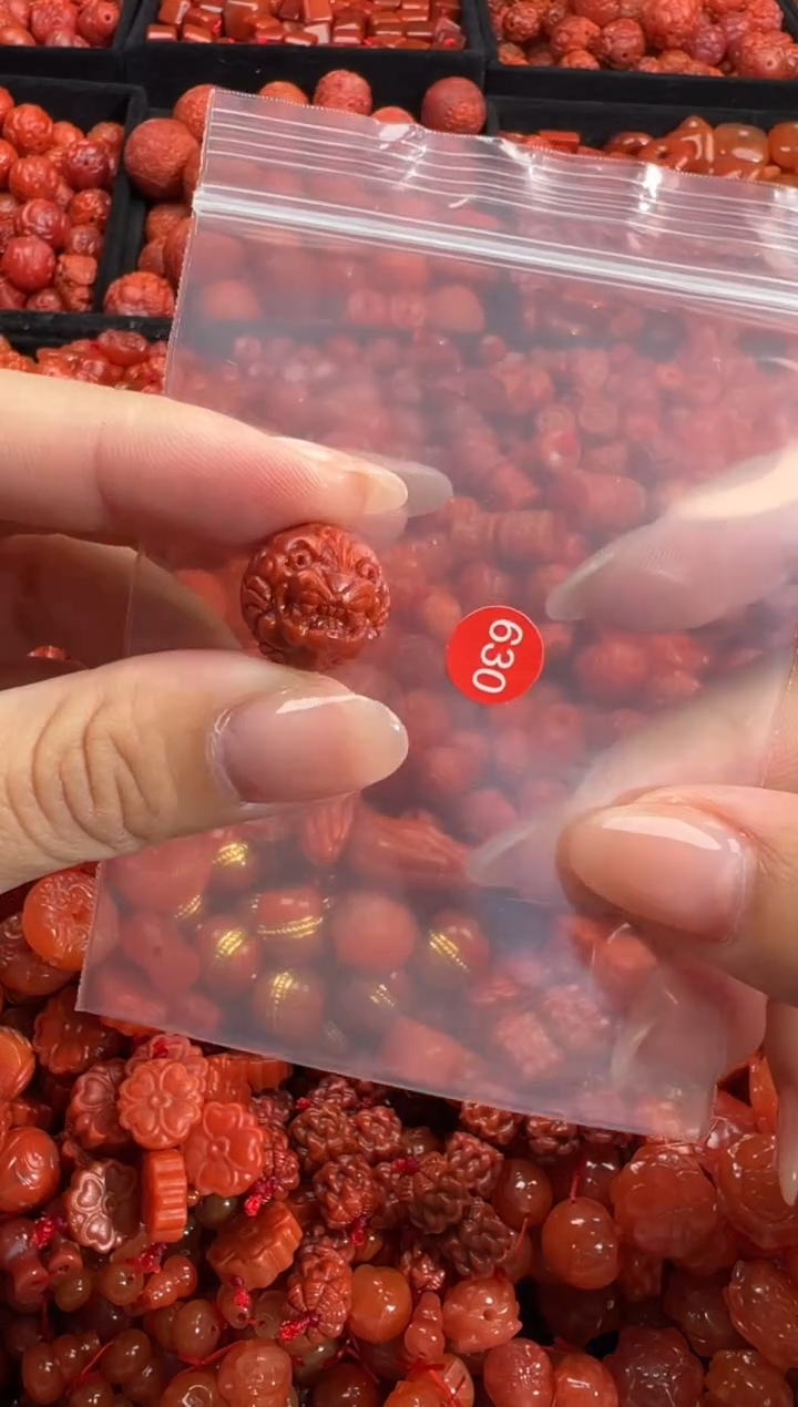 南红玛瑙未镶嵌颈饰1