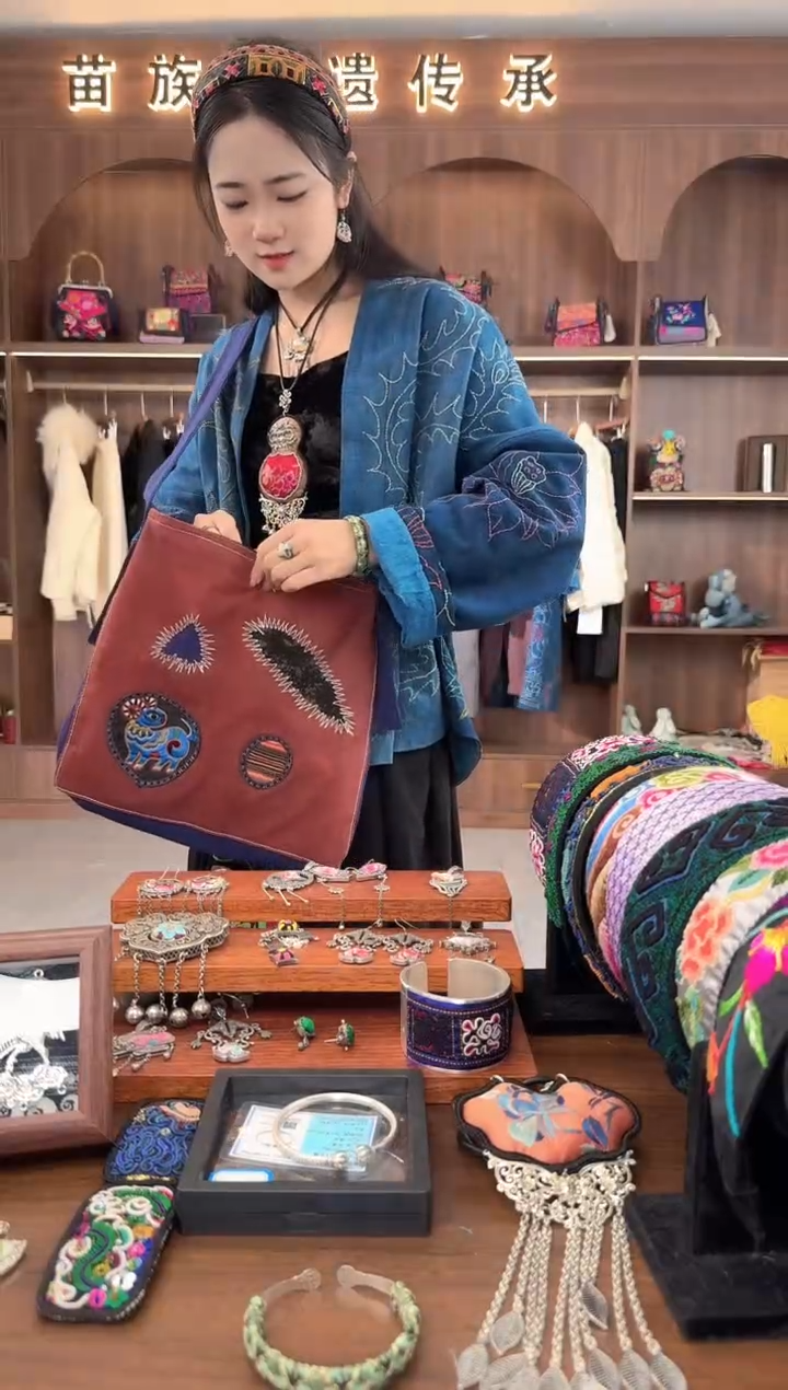 刺绣扶光苗绣传承L22