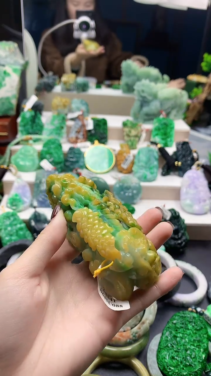 颈饰未镶嵌翡翠飞*天然缅甸a货翡翠