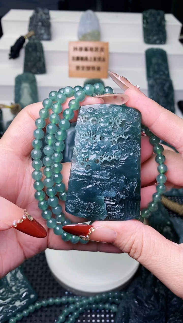 颈饰未镶嵌翡翠 