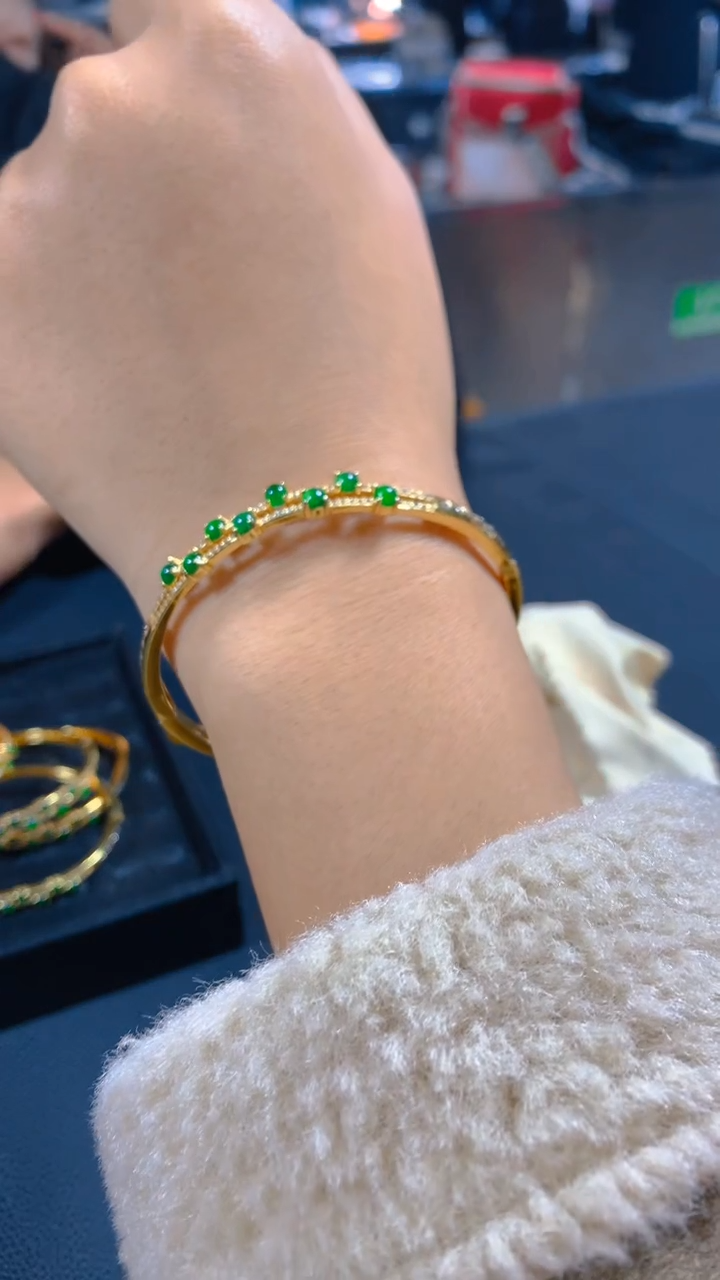 未镶嵌手镯翡翠多样性发一