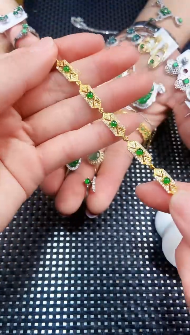 【闪购商品】翡翠手链未镶嵌111111111