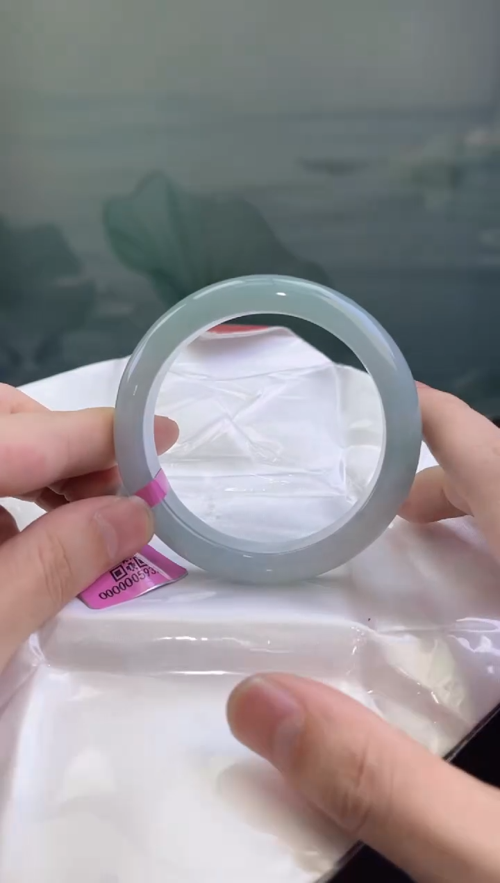 翡翠手镯未镶嵌翡翠手镯2