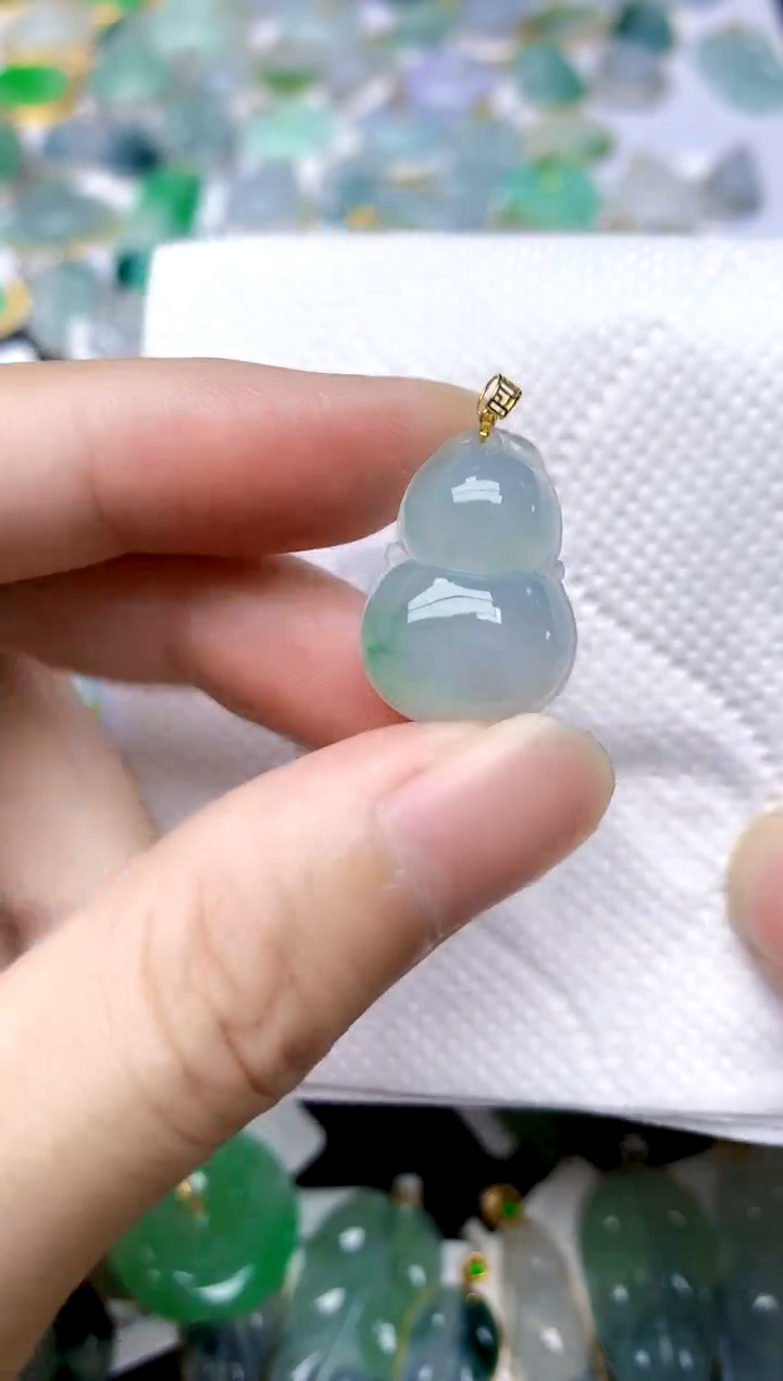 颈饰18K金镶嵌翡翠天然A货翡翠