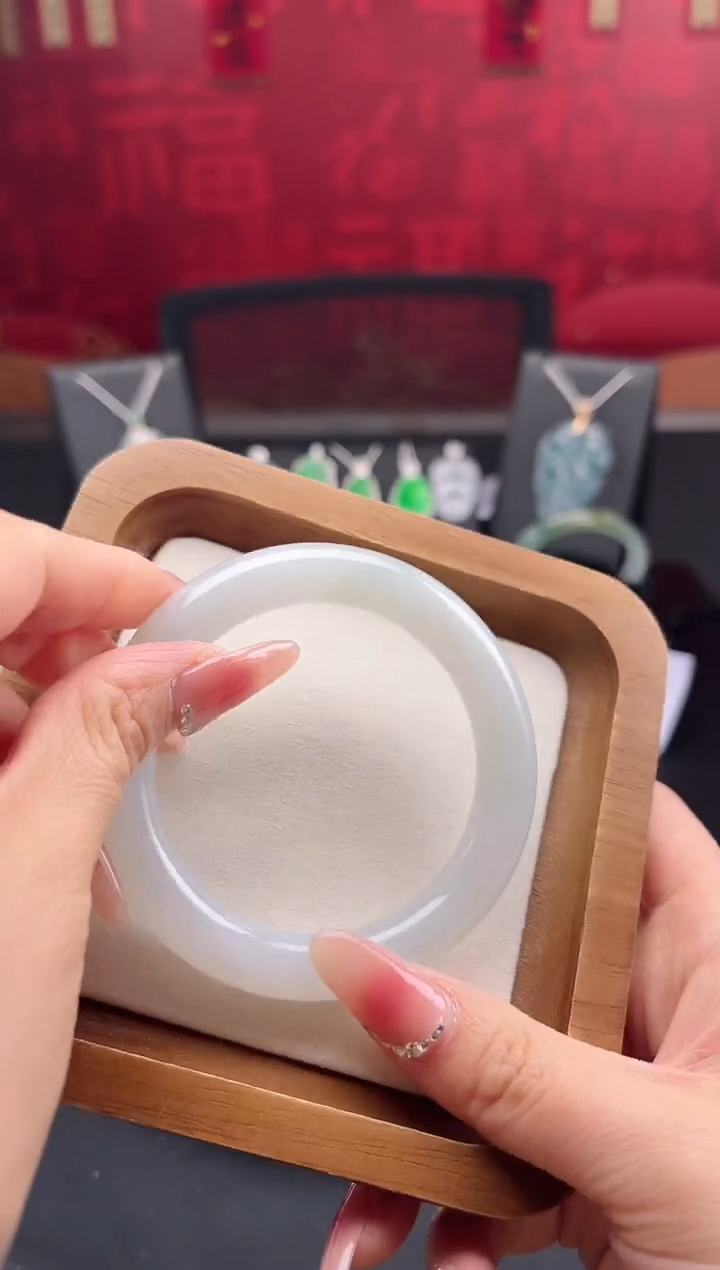 【闪购商品】翡翠手镯未镶嵌手镯