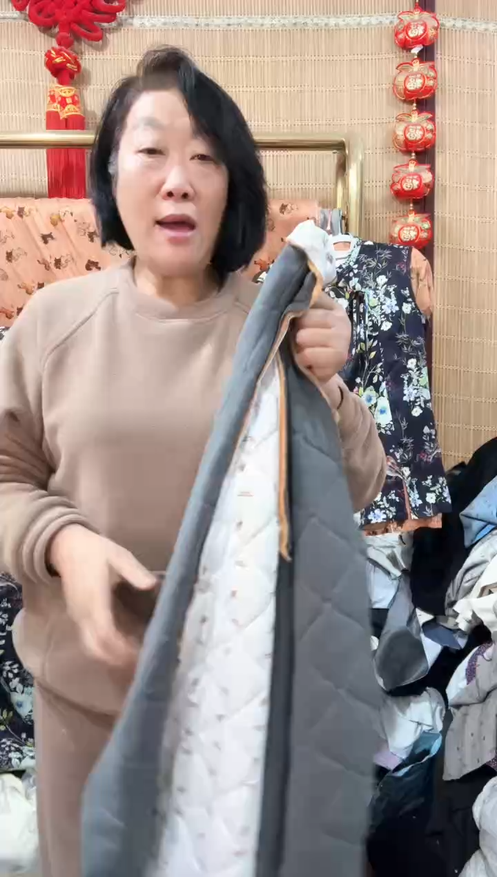 石墨烯灰色绗棉两米布料
