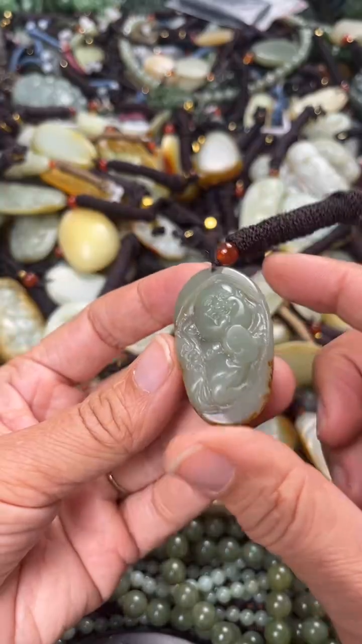 【闪购商品】和田玉颈饰未镶嵌多样性发货没有证书拍一发一有瑕