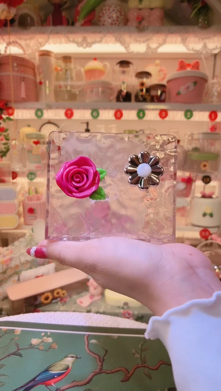 开播福利，仅剩一件！玫瑰花壁挂收纳盒