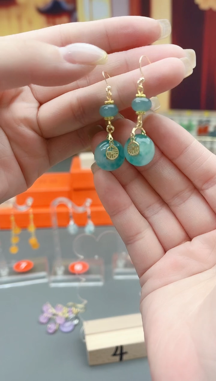 未镶嵌石英质玉（天山翠）耳钉307