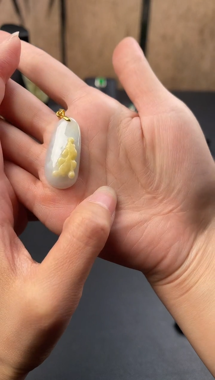 翡翠合金吊坠(不含链)翡翠黄翡巧雕SHCC304
