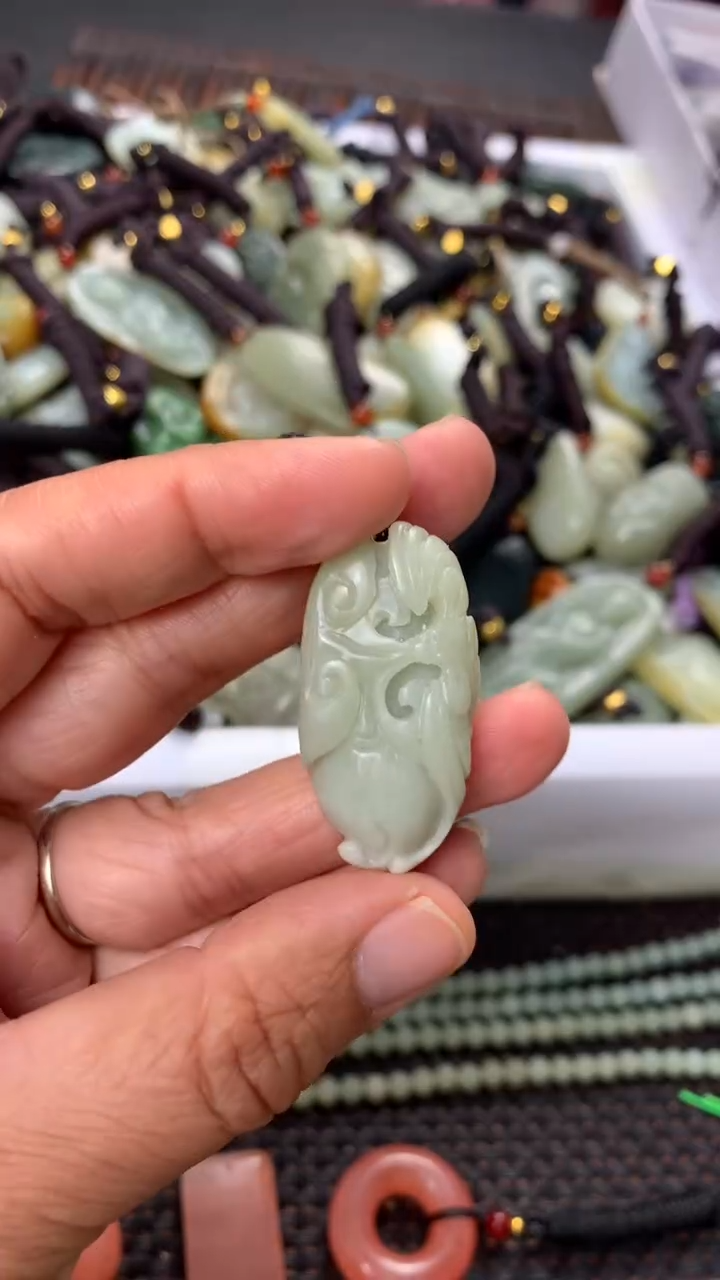 【闪购商品】和田玉颈饰未镶嵌多样性发货没有证书拍一发一有瑕