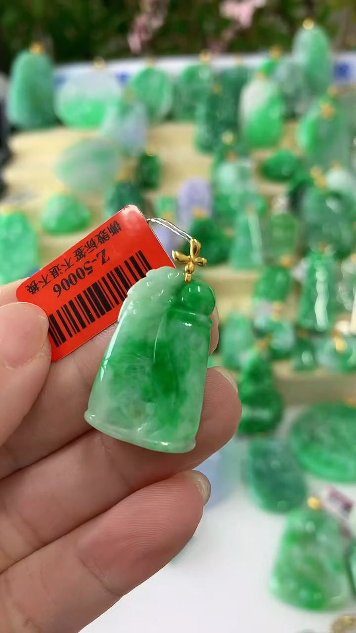 【闪购商品】翡翠吊坠(不含链)18K金镶嵌挂件