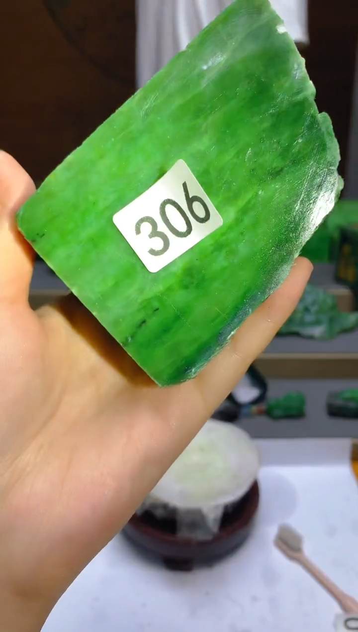 和田玉（碧玉）未镶嵌珠宝半成品306