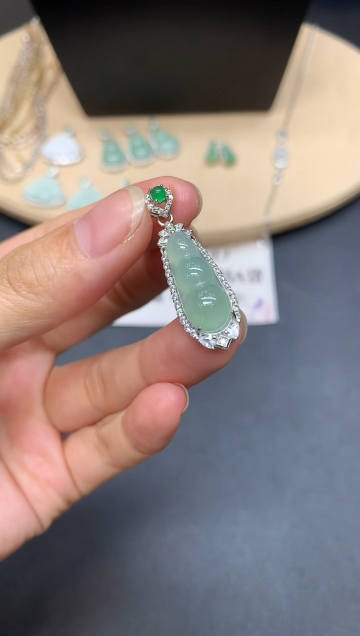 【闪购商品】翡翠吊坠(不含链)银S925镶嵌福豆【多样性发其一】