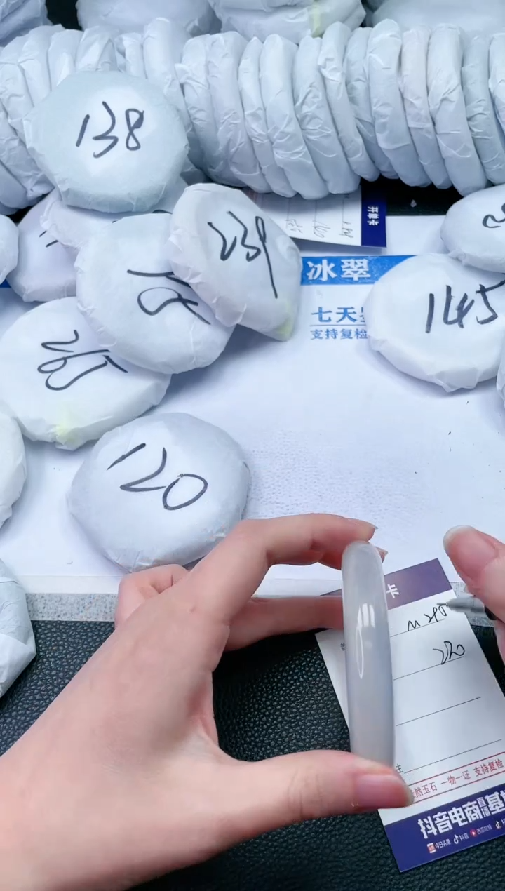 【闪购商品】石英质玉手镯未镶嵌M295