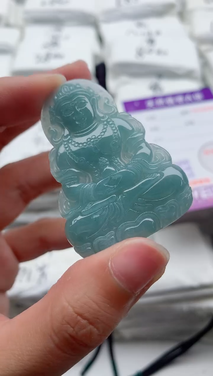 翡翠未镶嵌颈饰·