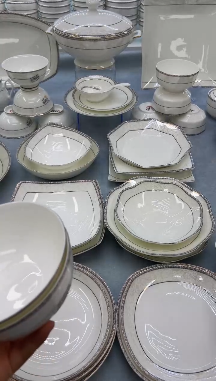 骨瓷玲珑8饭4个   