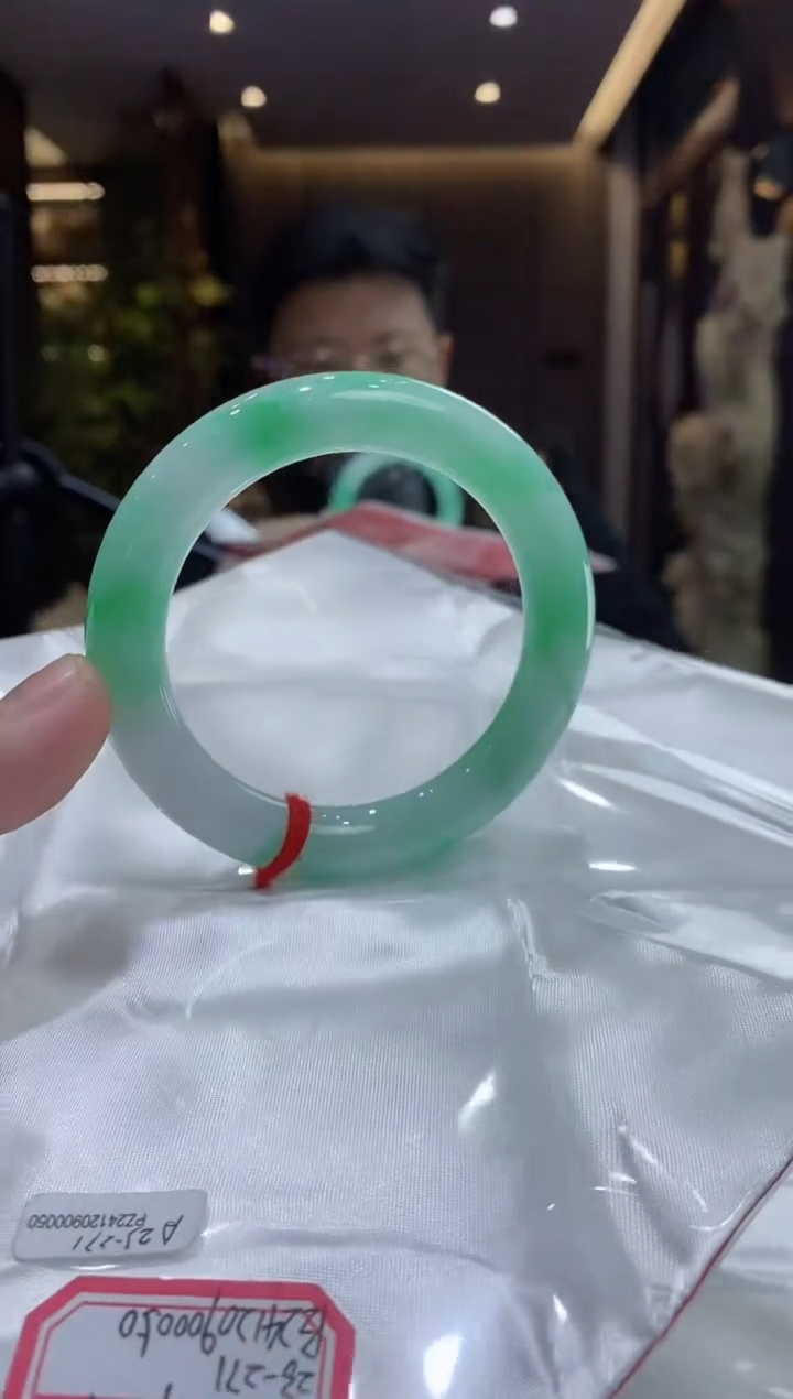 【闪购商品】翡翠手镯未镶嵌27号 圈53-54 瑕疵有裂