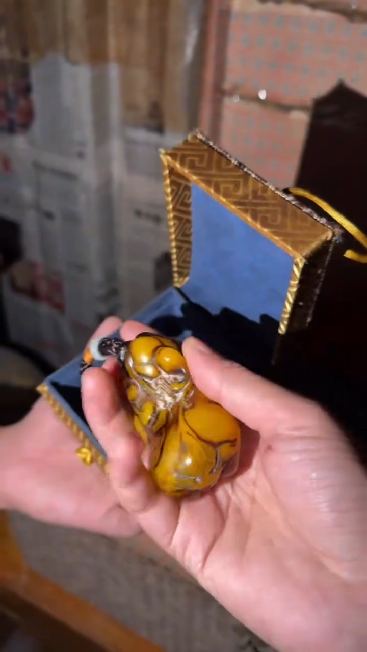 香榧木貔貅把件黄1111
