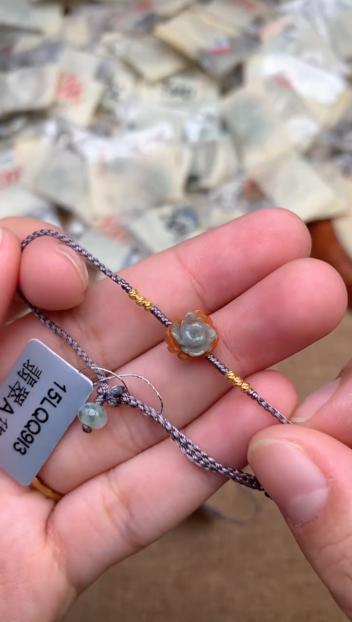 18K金镶嵌挂件翡翠一
