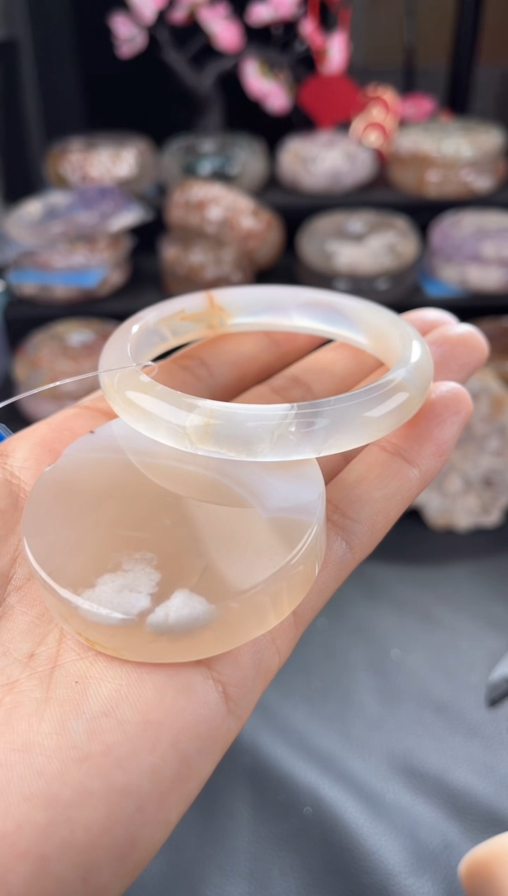 【闪购商品】石英质玉手镯未镶嵌52