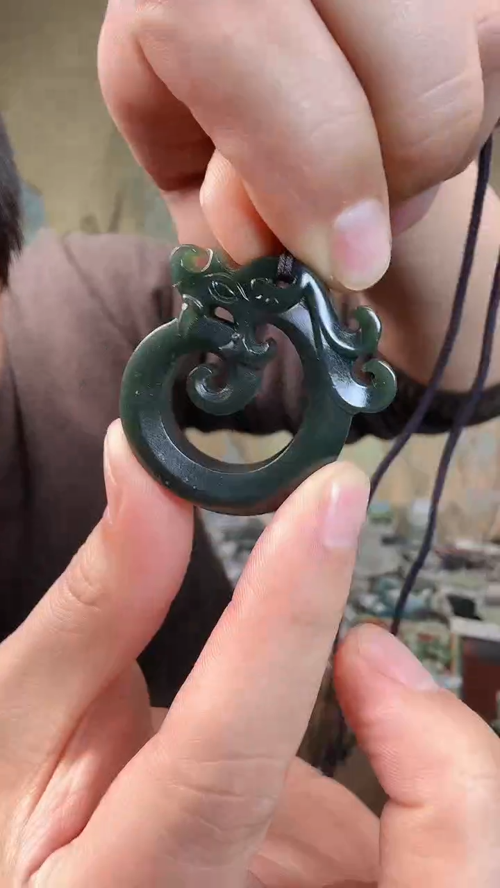 颈饰未镶嵌和田玉.