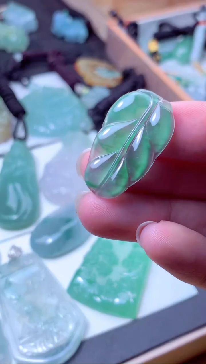 颈饰未镶嵌翡翠天然A货翡翠 天然A货翡翠天然翡翠多样性发货 发一