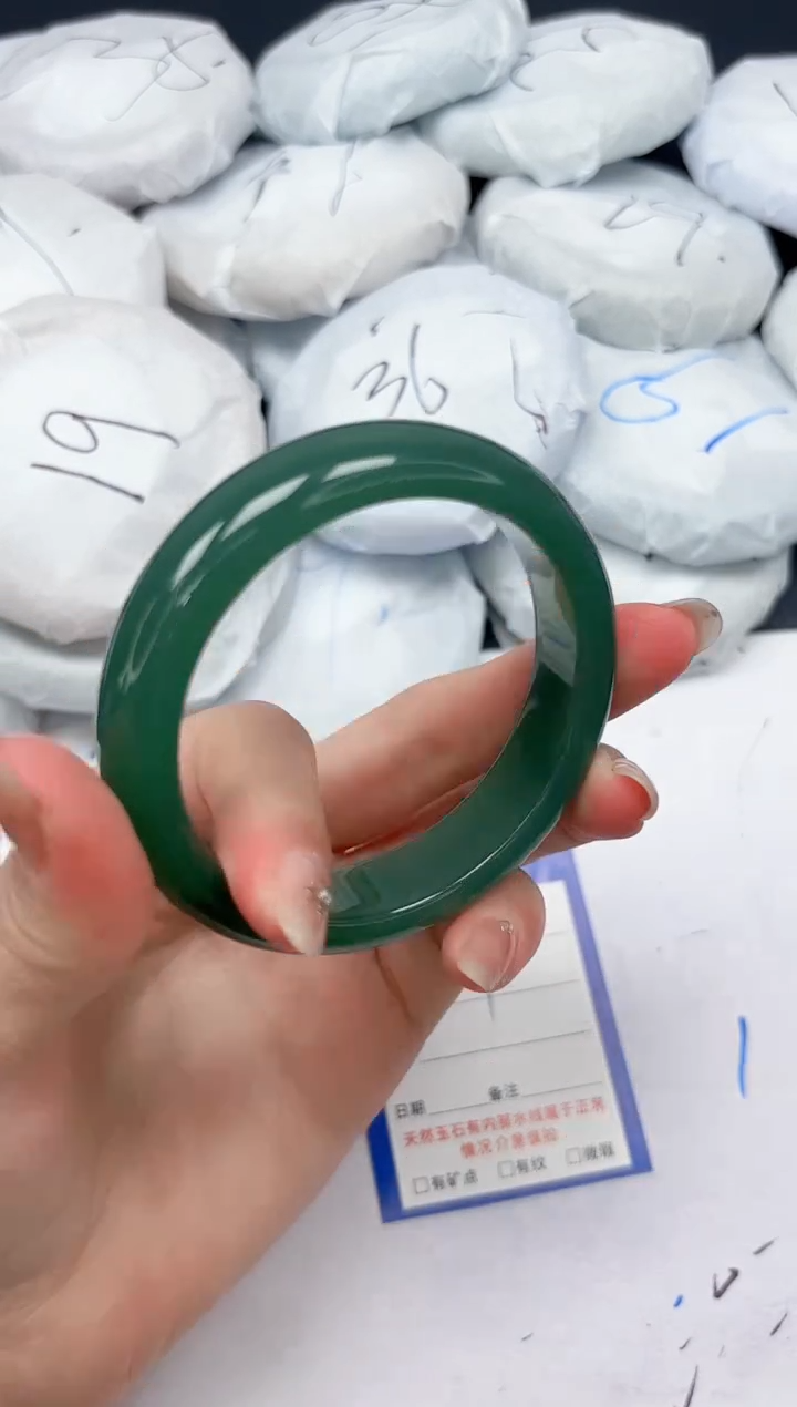 未镶嵌手镯石英质玉29/5960